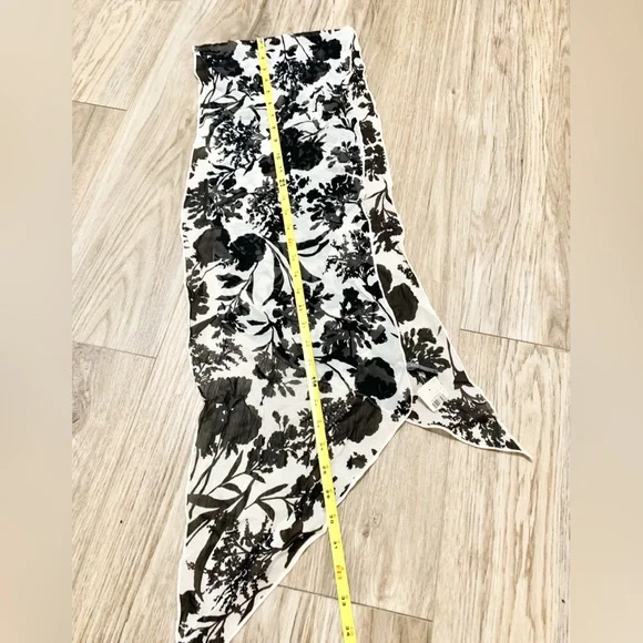 Ann Taylor 100% Silk NWT Scarf Floral Flowy Dainty 62”x10” - Picture 6 of 6